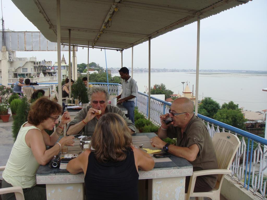 Hotel Temple On Ganges Varanasi Exterior photo