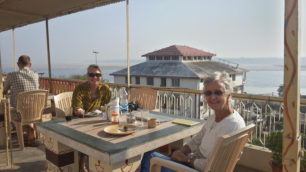 Hotel Temple On Ganges Varanasi Exterior photo