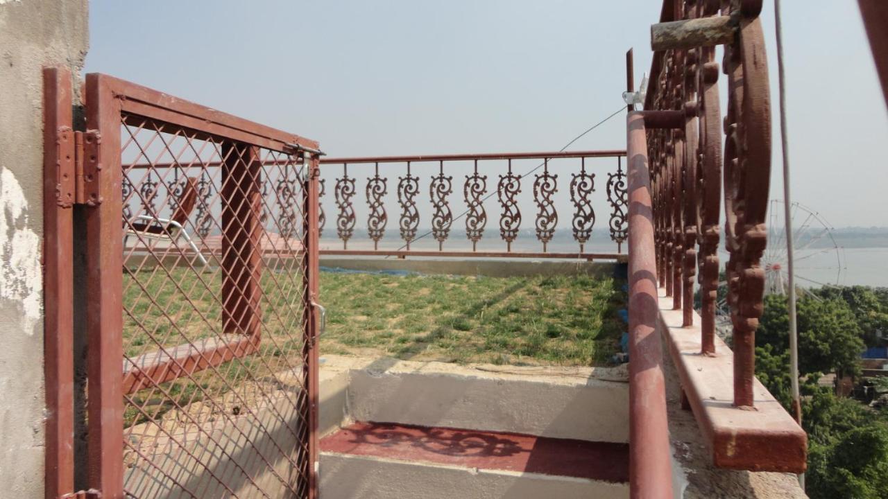 Hotel Temple On Ganges Varanasi Exterior photo